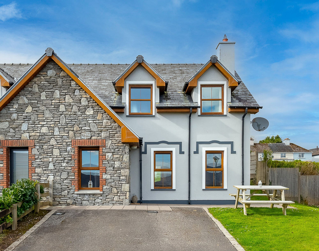 Room 3, 2 Bedroom Home in Kenmare With sea Views to Sleep 4
