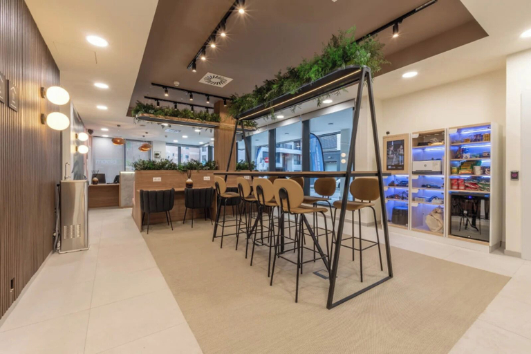 Food & Drinks 5, Student Only Plaza Castilla, Madrid