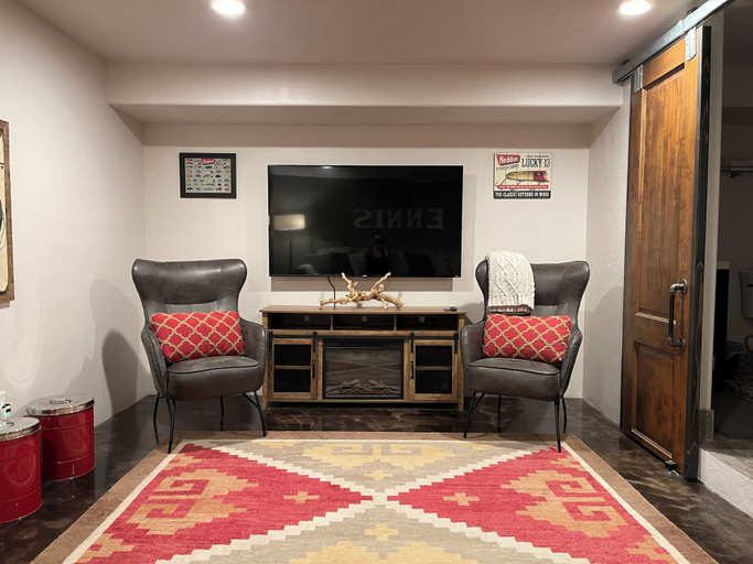 Living area 4, Mountain View Retreat, Madison
