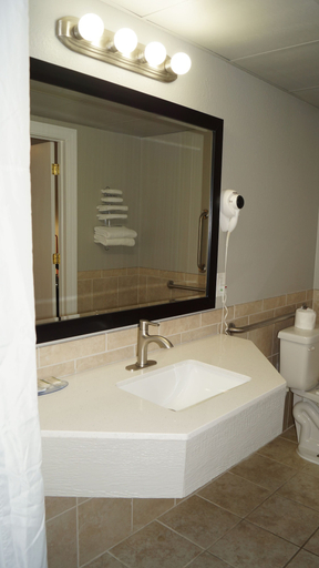 Bathroom 5, Super 8 by Wyndham Traverse City, Grand Traverse