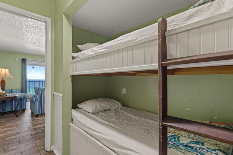 Bedroom 3, The Summit 1020, Bay