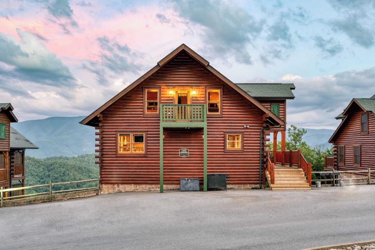 Exterior & Views 2, Delmont by Avantstay Sleeps 20! Expansive Views in a Cabin Community, Sevier