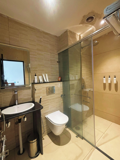 Bathroom 3, ISKCON Prayagraj Guest House, Allahabad