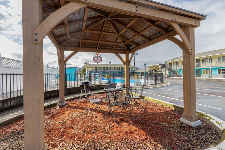 Food & Drinks, Days Inn By Wyndham Roseburg, Douglas