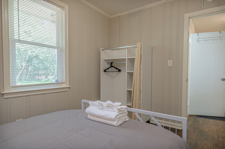 Room 3, Charming Spacious Home with Game room, Muscogee