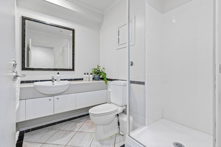 Bathroom 3, Chic Central Apt with Gym and Pool by Zodiak Stays, Waitakere