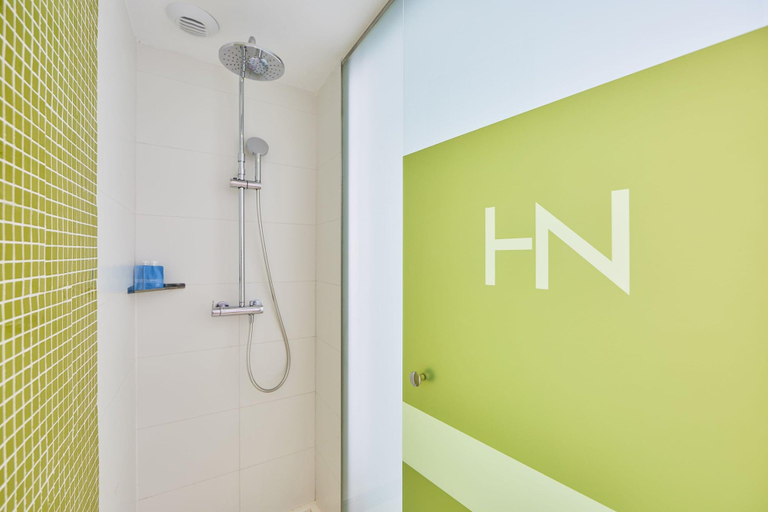 Bathroom 5, Negresco, Baleares