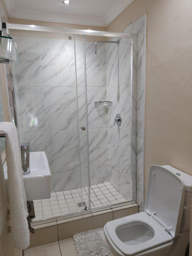 Bathroom 5, Prime Hotel, eThekwini