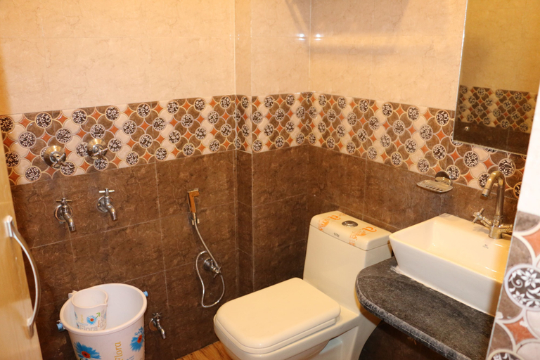 Bathroom 4, Hotel Karlo Kastle - Paharganj, Delhi