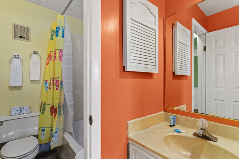 Bathroom 4, The Summit 1020, Bay