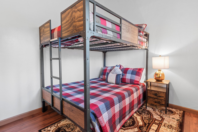 Bedroom 2, Cute Cozy Cabin, San Bernardino