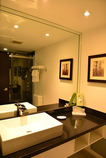 Bathroom 3, Edward Hotel North York, Toronto