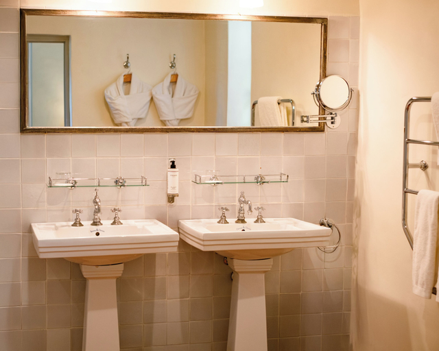Bathroom 5, Auberge Ostape, Pyrénées-Atlantiques