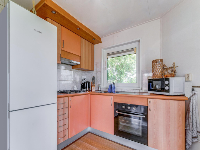 Others 3, Chalet with Hot Tub, Suwald, Tytsjerksteradiel