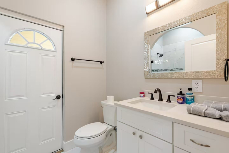 Bathroom 4, Luxury 3Story Private Pool 8BR Retreat, Bastrop