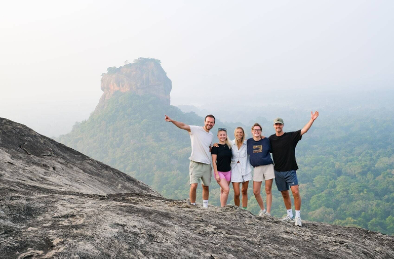 Safari 3, Funk Bunks - Sigiriya, Dambulla