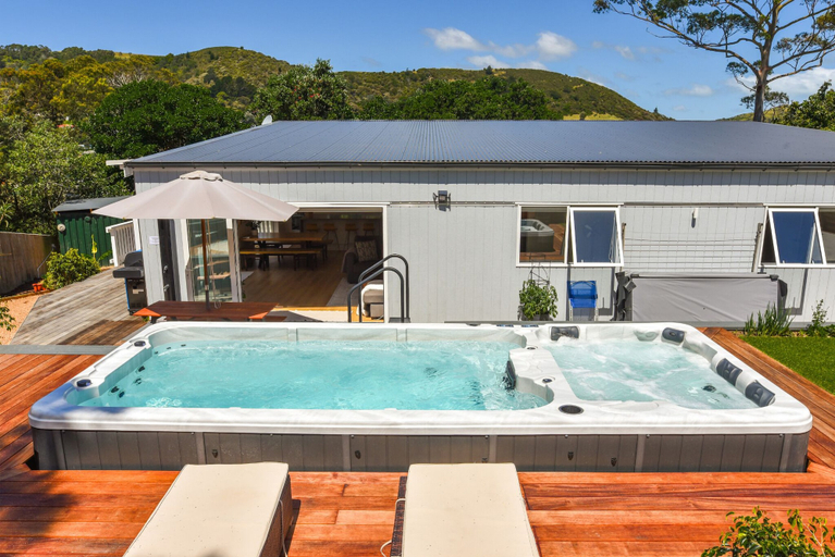 Sport & Beauty 5, La Maison Soleil with heated Swim Spa, Auckland