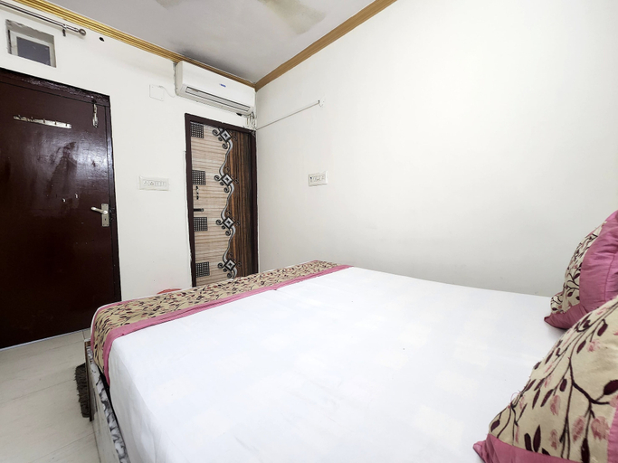 Bedroom 3, Hotel Surya Inn, Delhi