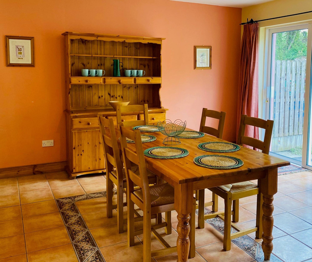 Room 2, Convenient Spacious 3 Bedroom Home in Kenmare Town