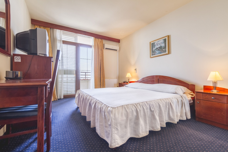 Bedroom 2, Hotel Miramare Njivice, Njivice