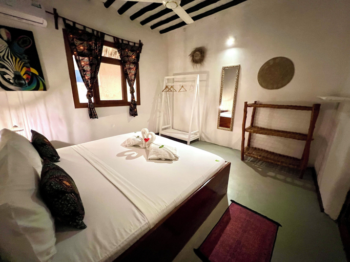 Bedroom 2, African Paradise Beach Hotel, Kusini