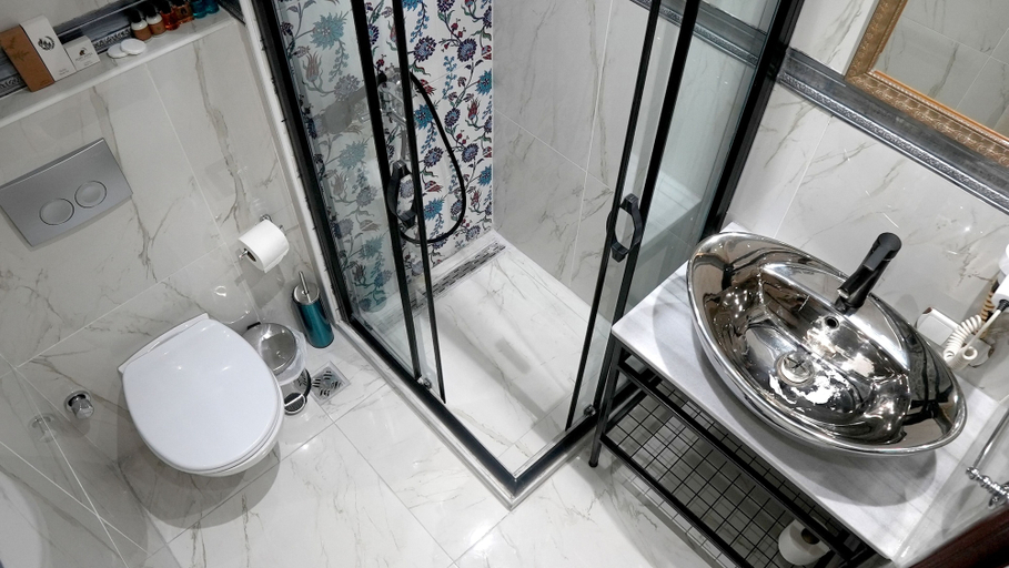 Bathroom 5, Galata Fil Hotel, Beyoğlu
