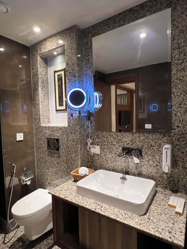 Bathroom 3, Hotel Apricia, Ludhiana