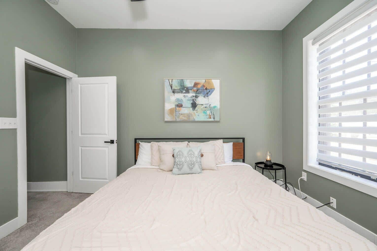Bedroom 3, The Baymiller Row - For 6!, Hamilton