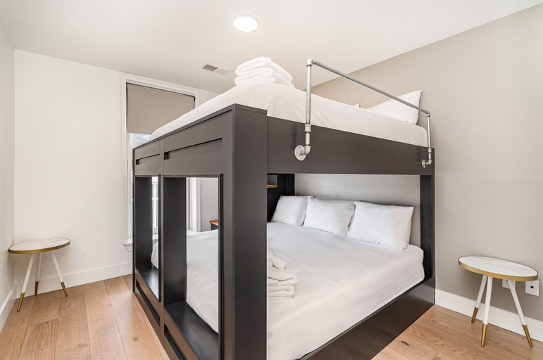 Bedroom 3, The Saddlery - Mic Drop - Walk to Broadway, Davidson