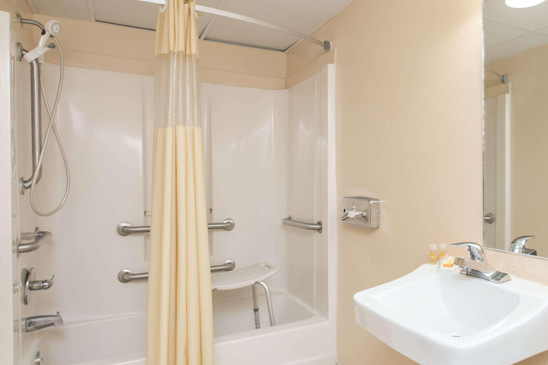 Bathroom 5, Days Inn by Wyndham Bradenton I-75, Manatee