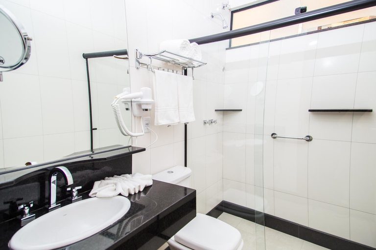 Bathroom 4, Hotel Metropole, São Lourenço