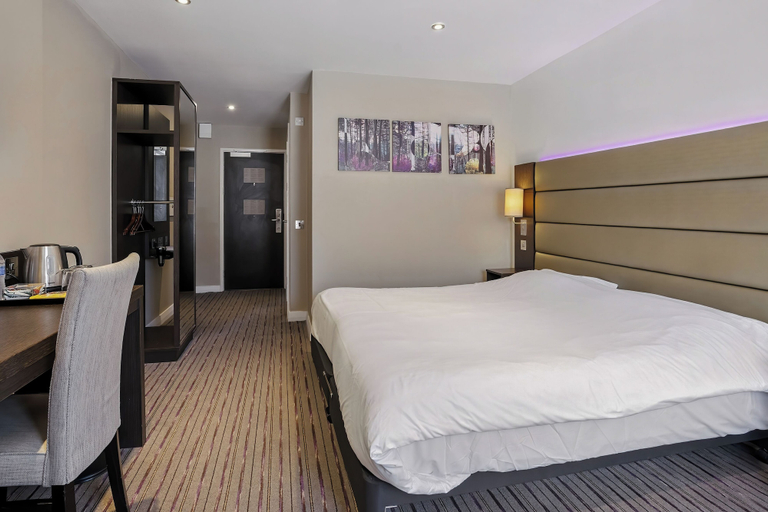 Bedroom 2, The Sparrow Hotel, Warwickshire