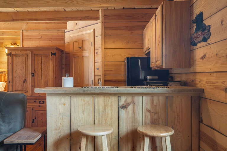 Others 2, Antlers Lodge - Cabin for 4, Taney