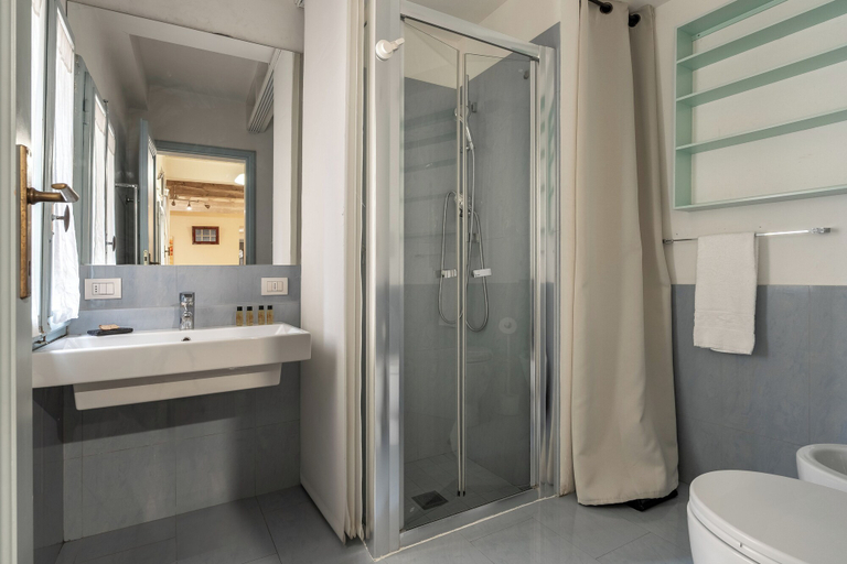 Bathroom, San Cristofano Blu Apartment Florence, Florence