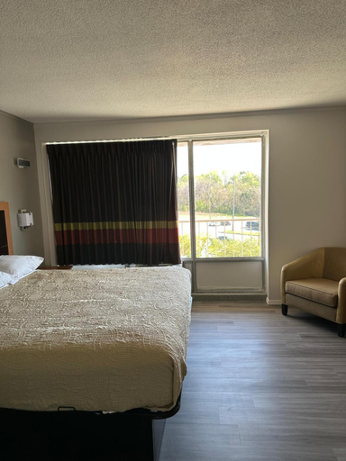 Bedroom 3, Budgetel Inn Suites, Richmond