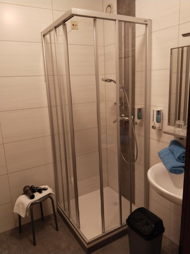 Bathroom 3, Dolomitenhotel Lienz, Lienz