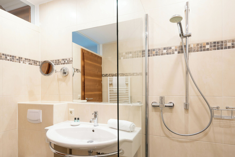 Bathroom 3, das zellersee, Zell am See