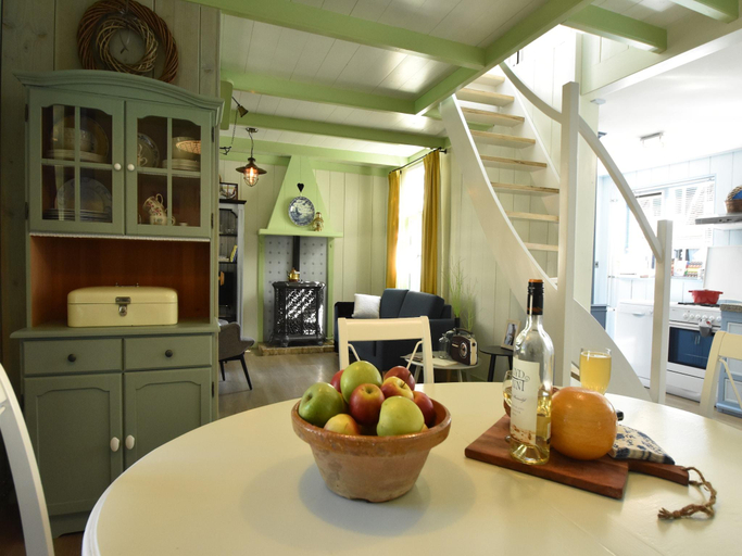 Others 4, Cottage in Edam near IJsselmeer Lake, Edam-Volendam
