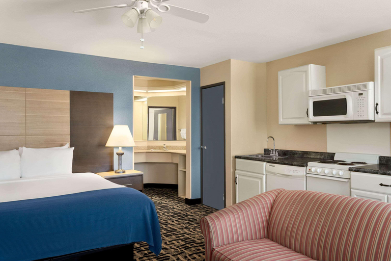 Bedroom 3, Baymont By Wyndham Ft. Leonard/Saint Robert, Pulaski