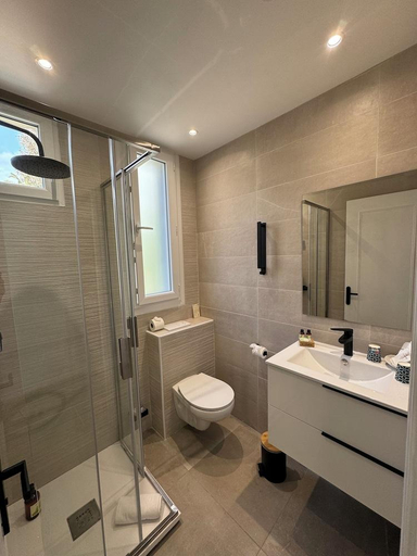 Bathroom 3, Hotel Le Rabelais, Var