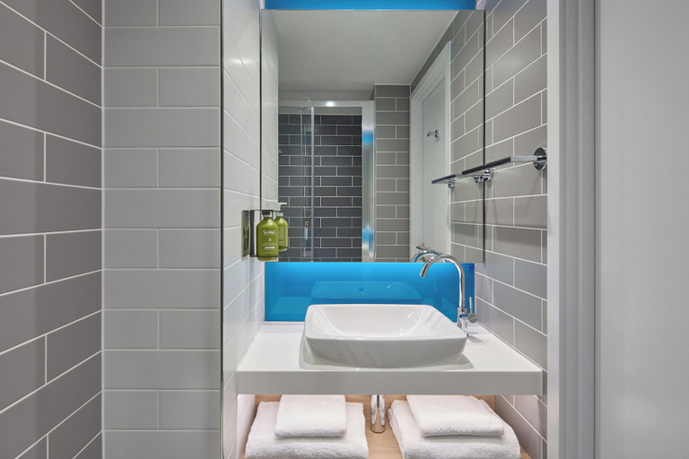 Bathroom 4, Holiday Inn Express LONDON - LIMEHOUSE by IHG, London