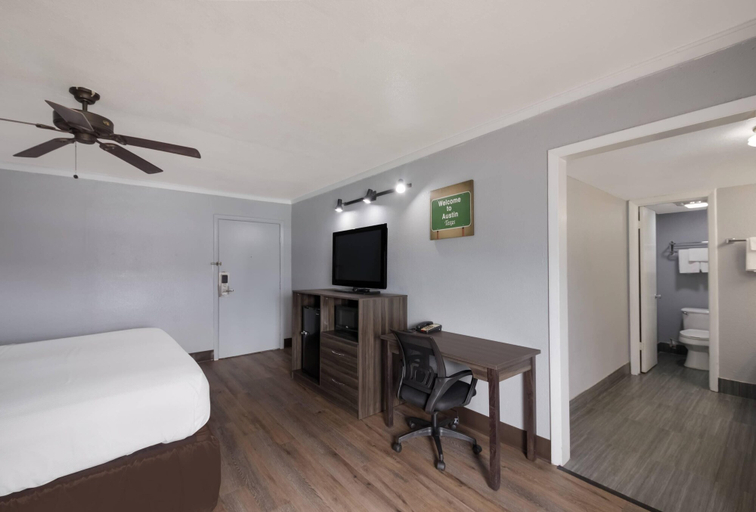 Bedroom 3, Econo Lodge Austin North near The Domain, Travis