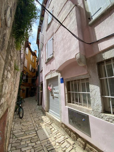 Others 2, Bianco&Rosa, Rovinj