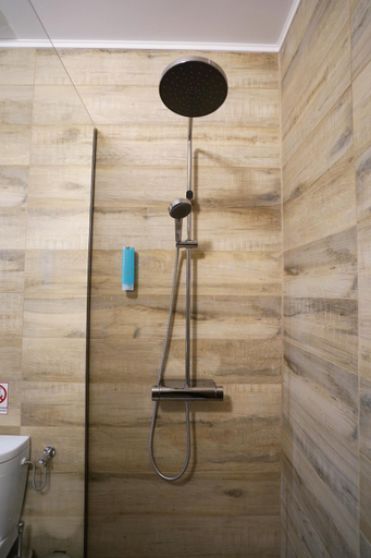 Bathroom, Doi Capitani II, Crisan