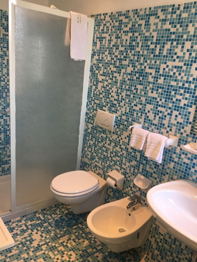 Bathroom, Meublè Adriana Vegan B&B, Brescia