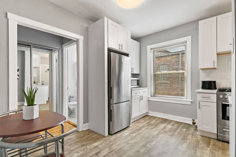 Dining room 3, 1BR Well-equipped Apt - Marshfield E3, Cook