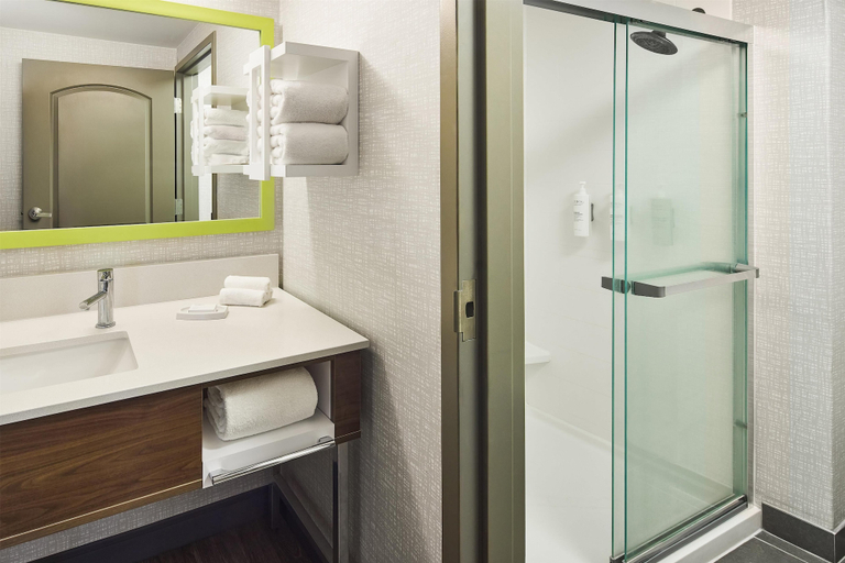 Bathroom 4, Hampton Inn Colby, Thomas