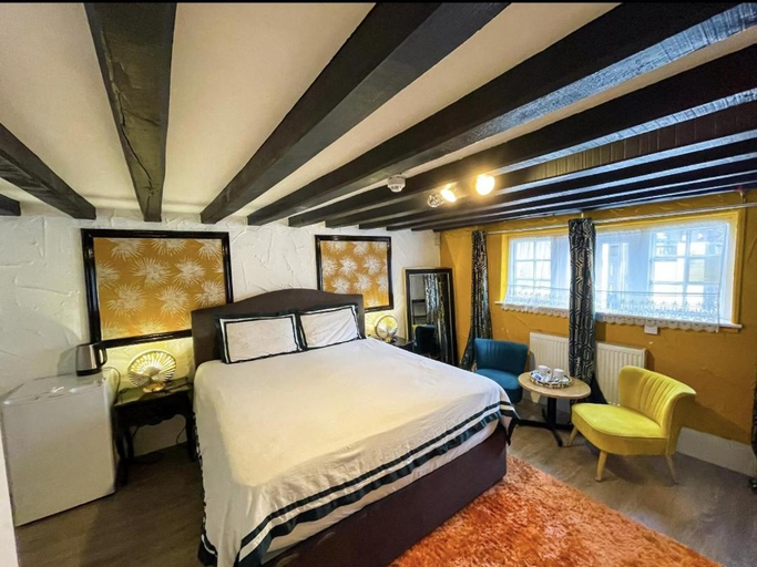 Bedroom 2, PAVILION ORPINGTON Hotel & Lounge Bar, London