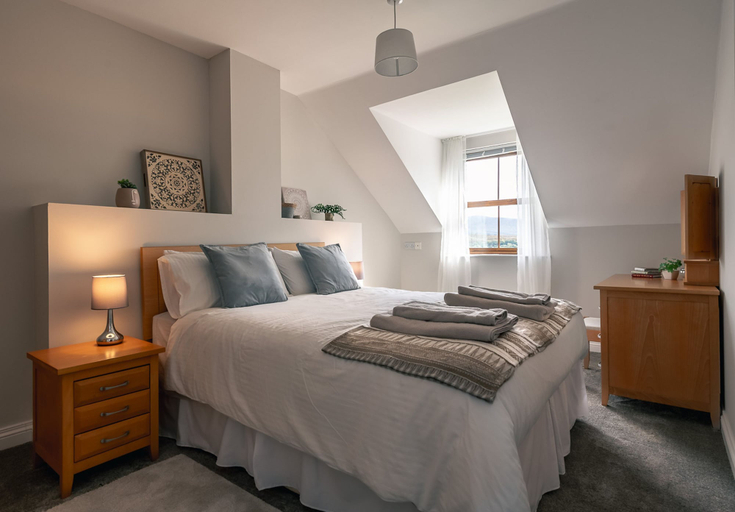 Room 5, 2 Bedroom Home in Kenmare With sea Views to Sleep 4