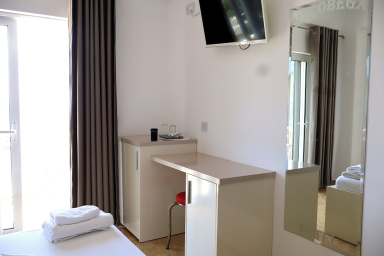 Bedroom 4, Mucobega Hotel, Sarandës